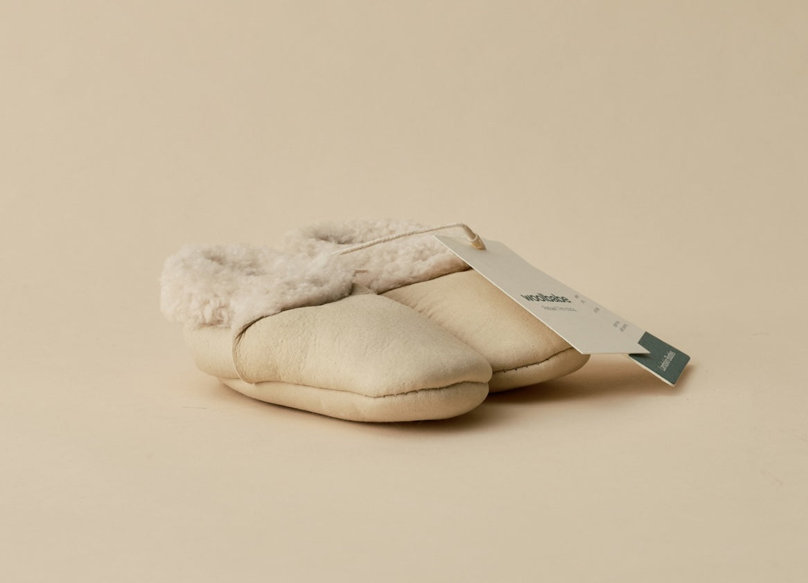 Woolbabe Lambskin Booties – Toetoe (0-3mths)