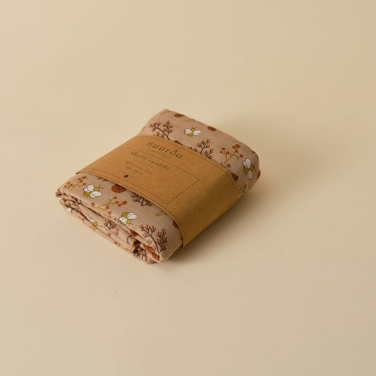 Nuuroo Barri Organic Swaddle – Sand Flower Bee