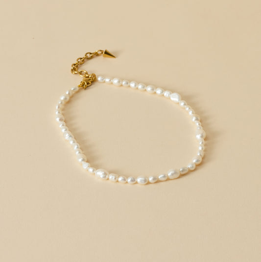 Silk and Steel Allure Necklace (Pearl/Gold)